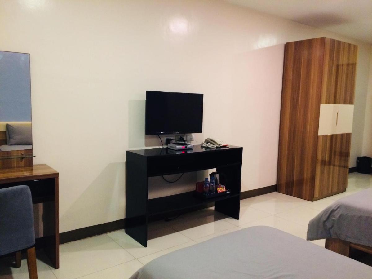 Ybc Grand Hotel Olongapo Esterno foto