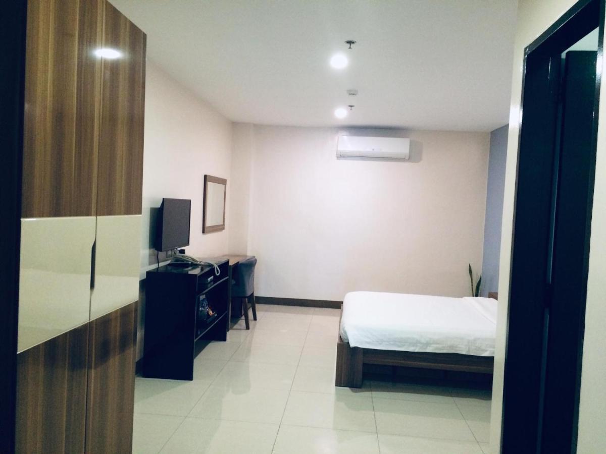 Ybc Grand Hotel Olongapo Esterno foto