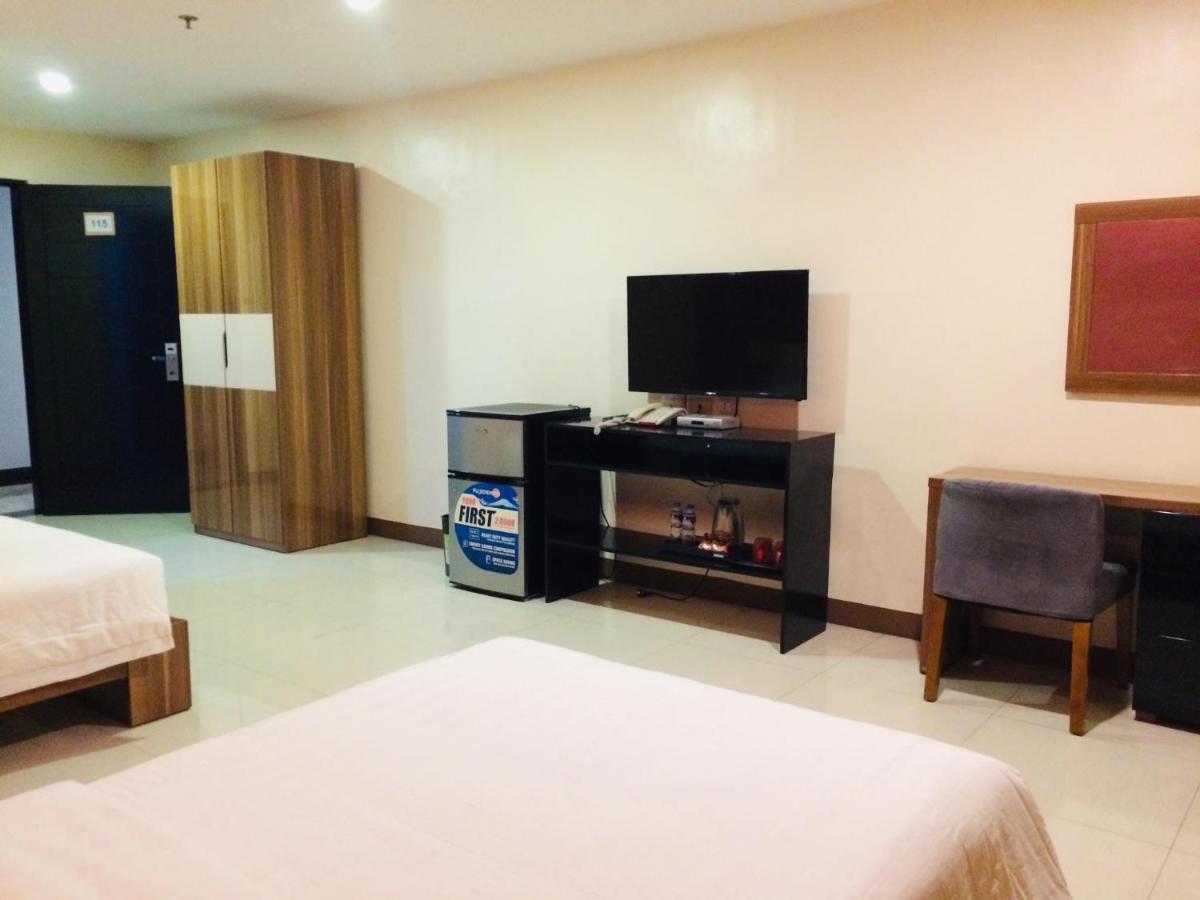 Ybc Grand Hotel Olongapo Esterno foto
