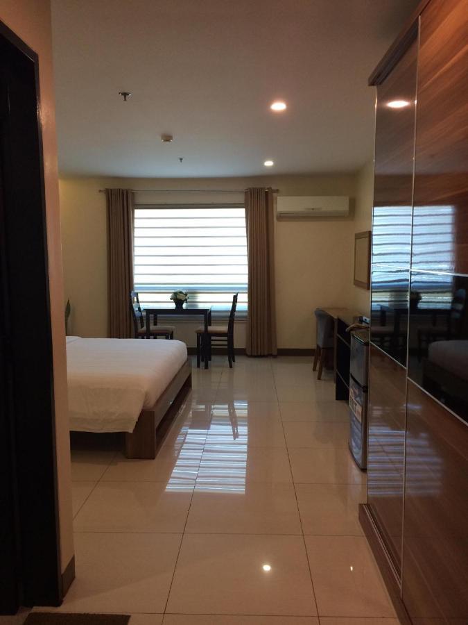 Ybc Grand Hotel Olongapo Esterno foto