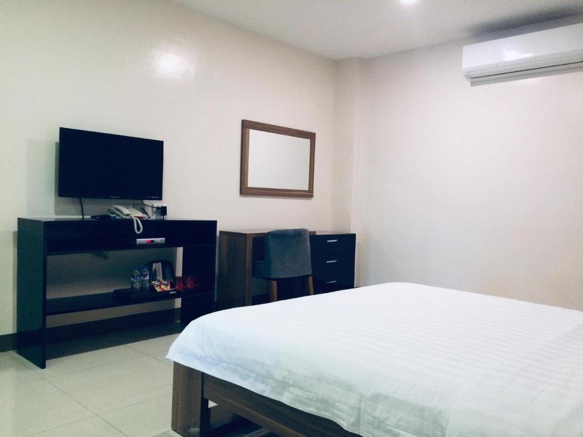 Ybc Grand Hotel Olongapo Esterno foto