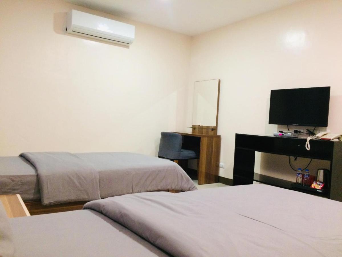 Ybc Grand Hotel Olongapo Esterno foto