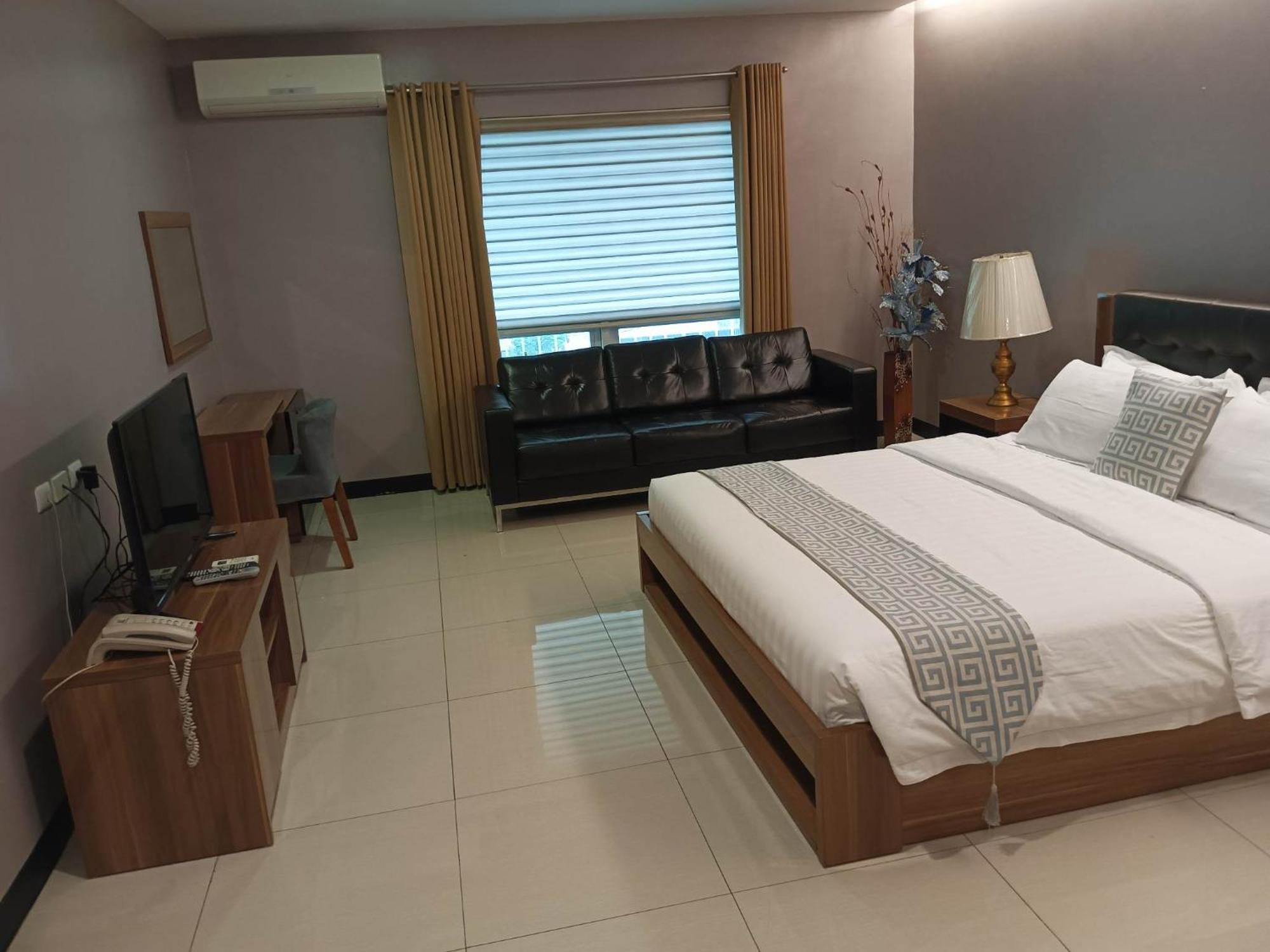 Ybc Grand Hotel Olongapo Camera foto