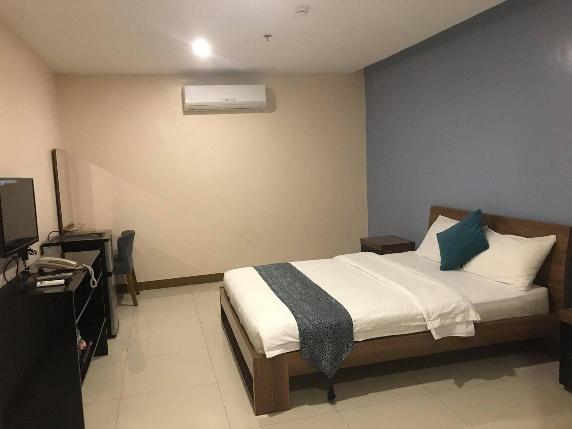 Ybc Grand Hotel Olongapo Esterno foto