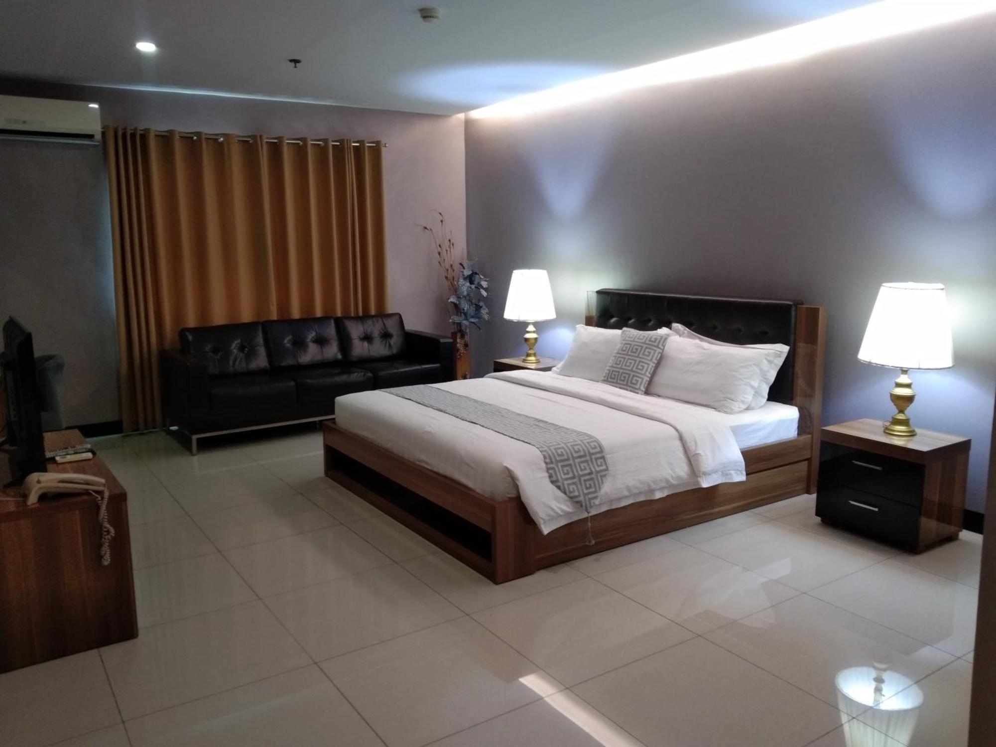 Ybc Grand Hotel Olongapo Esterno foto