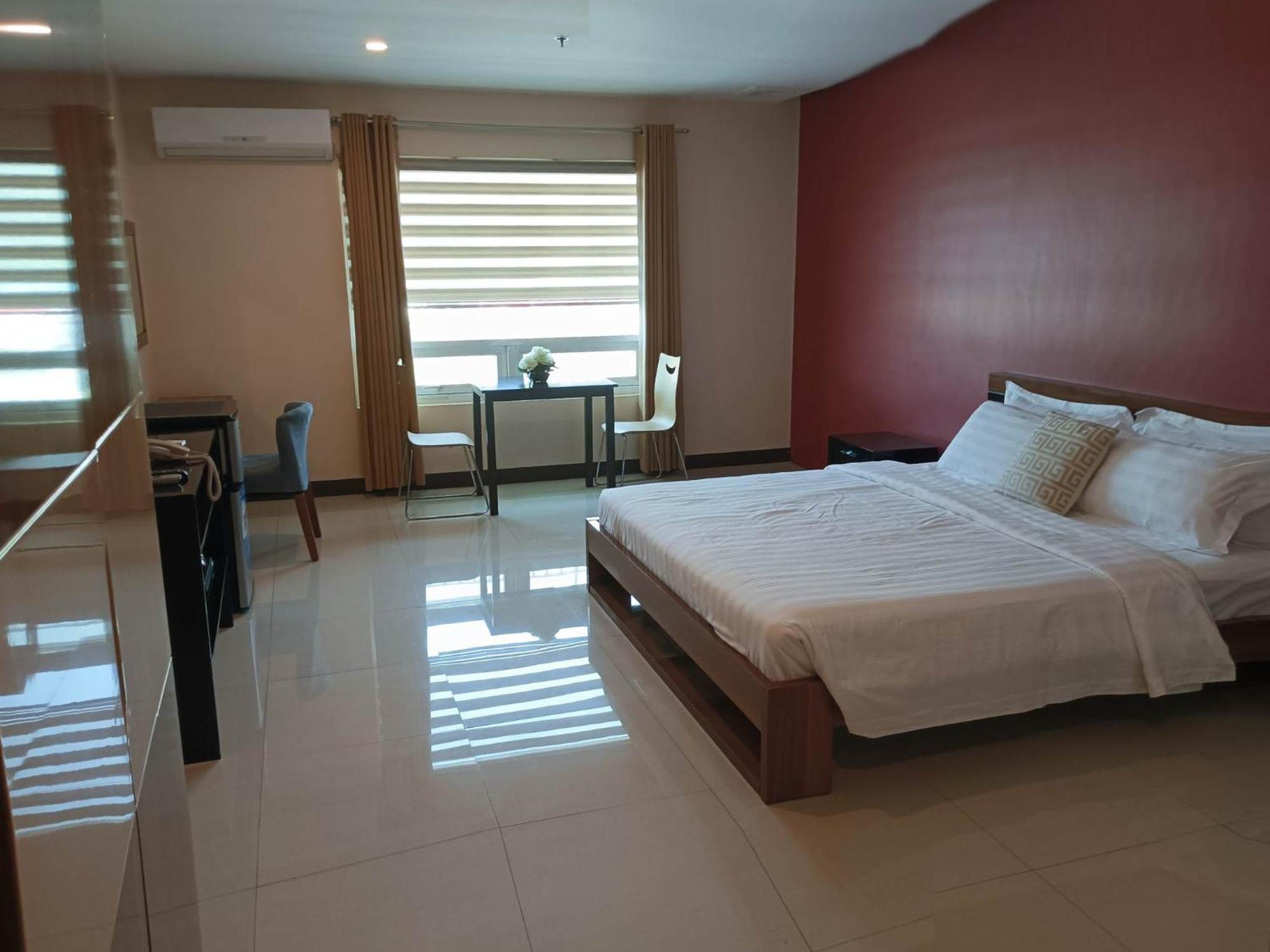 Ybc Grand Hotel Olongapo Esterno foto